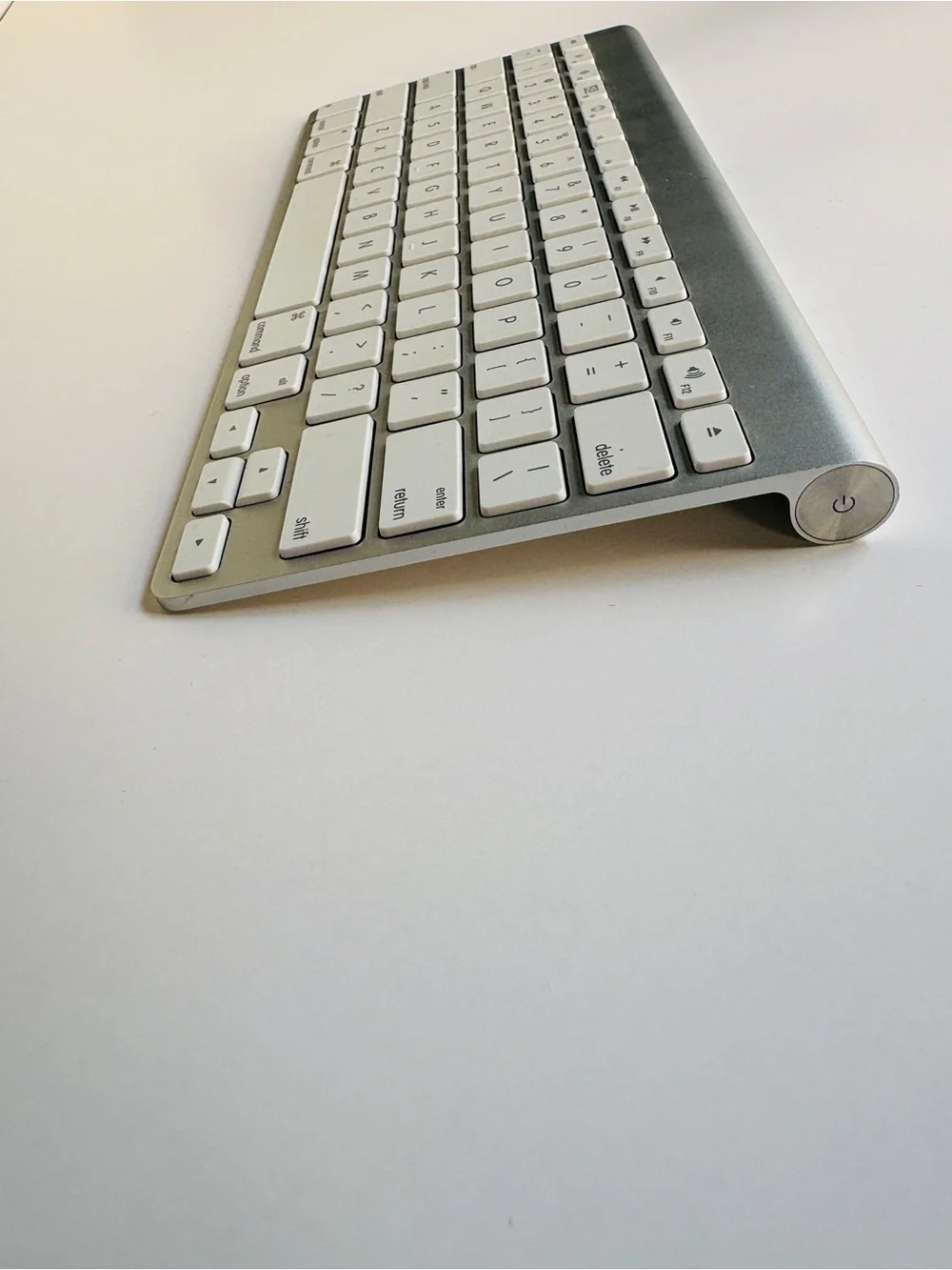 Apple Aluminum Bluetooth Keyboard in Silver with White Keys
